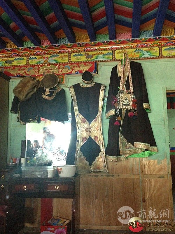 藏族的服饰
