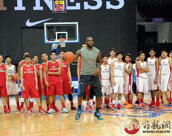 lebron-james-makes-first-visit-to-philippines-for-nike-basketball-tour-01.jpg