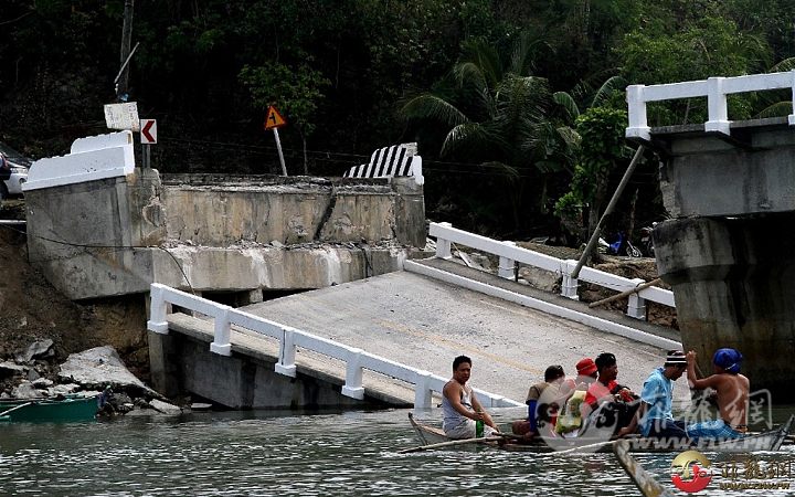 10-25-2013filipinoquake.jpg