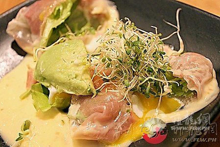 normal__Spring_Roll_of_Prosciutto2C_Avocado2C_and_Onsen_Egg2.jpg