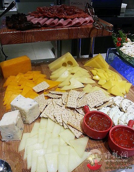 normal_vikings_buffet_cheese.jpg