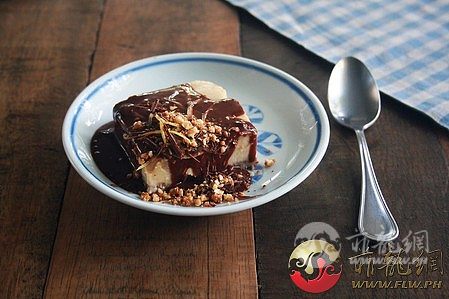 normal_nut-based__cheesecake__topped_with_dark_chocolate_ganache_-_susi_fb.jpg