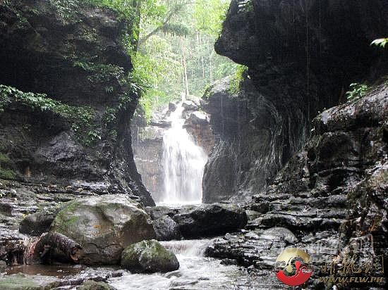 the-hidden-valley-waterfall.jpg