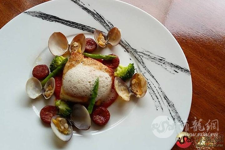 osper-grilled-white-snapper-with-manila-clams,-tomatoes-and-chorizo-021616.jpg