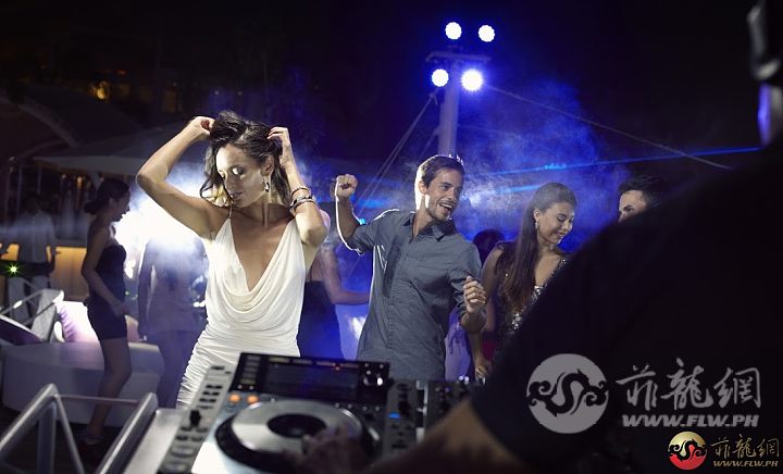 Entertainment at Ibiza Beach Club.jpg