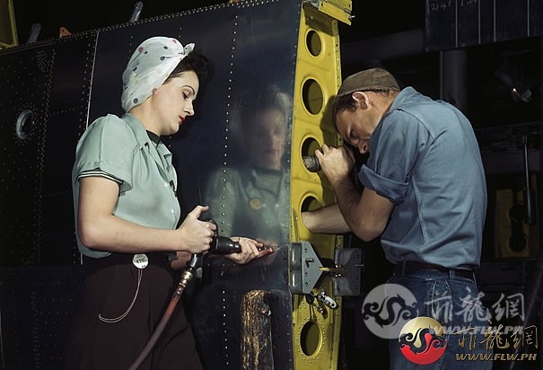 WWII-femalefactoryworker.jpg