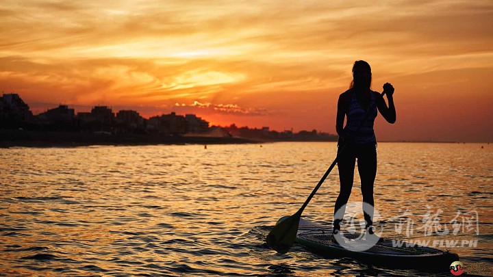 paddleboard-sunset-silhouette.jpg
