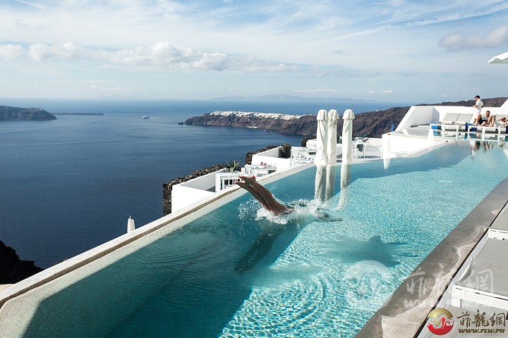 Grace-Hotel-Santorini-Luxe-Nomad-Oracle-Fox.jpg