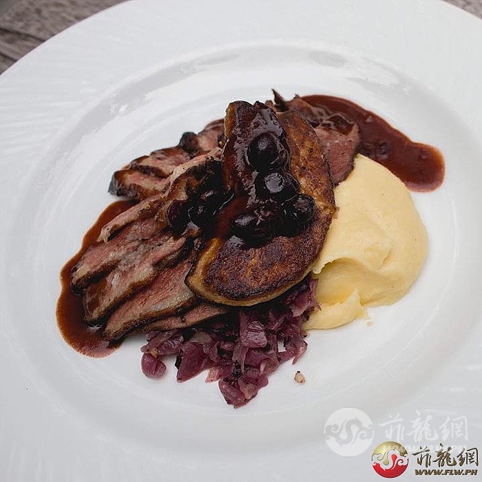 Roasted-duck-breast-with-pan-seared-foie-gras-braised-red-cabbage-mashed-potato-.jpg