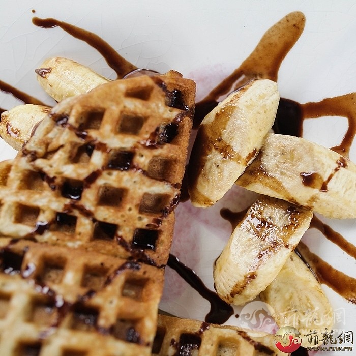 XOXO-Waffles-Frosts-Banana-Nutella-JHizon.jpg