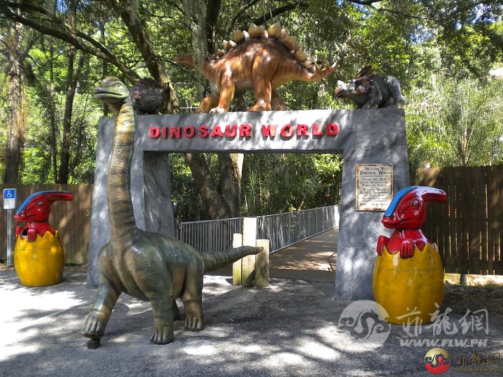 file-dinosaur-world-plant-city-florida-entrance-02_8984739_l.jpg