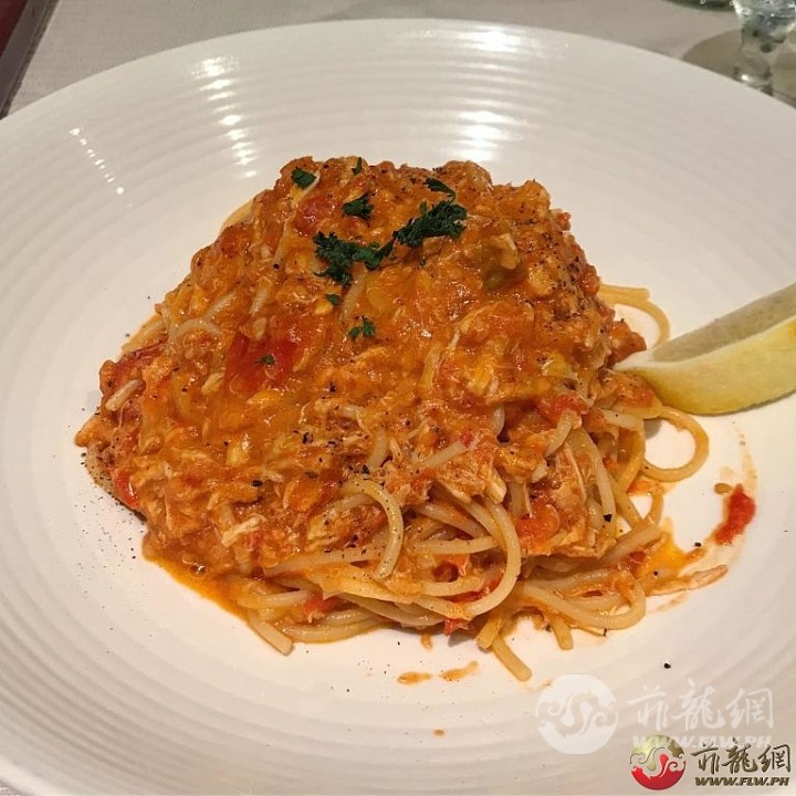 MONA-Spaghetti-Di-Granchio-Aglio-Olio-Arrosto-w.heresthefood-768x768.jpg