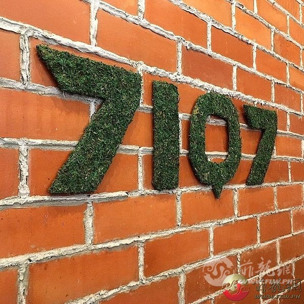 7107restaurant-name.jpg