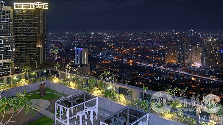 Antidote-Rooftop-Bar-Im-Hotel-Makati-Balcony-View.jpg