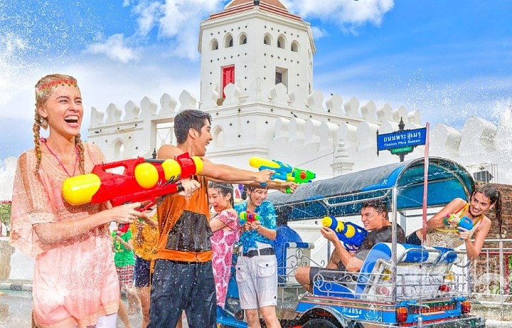 Water-Festival-Songkran-Bangkok-Thailand-Celebrate-Easter-During-the-Thai-New-Year.jpg
