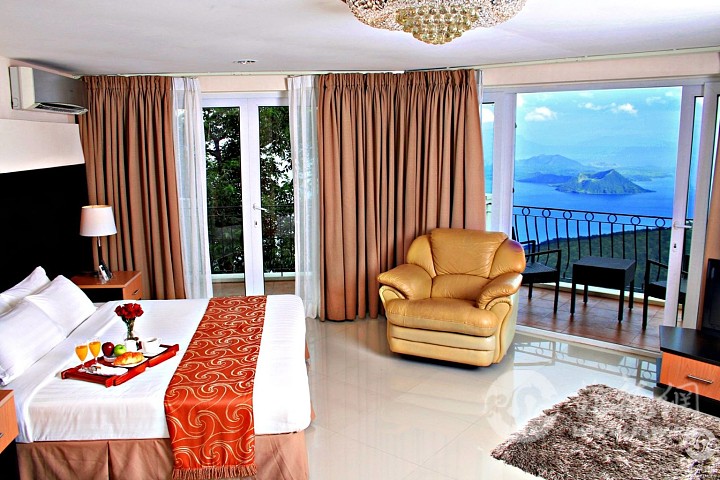 The-Lake-Hotel-Tagaytay-768x512@2x.jpg