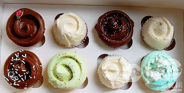 Magnolia-Bakery-NYC-Cupcakes.jpg