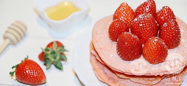 strawberrypinkpancakes_FEATURED.jpg