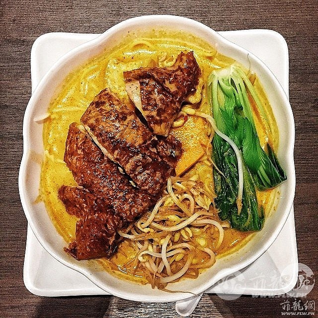 WEE-borly222-hainanese-chicken-curry-noodles.jpg