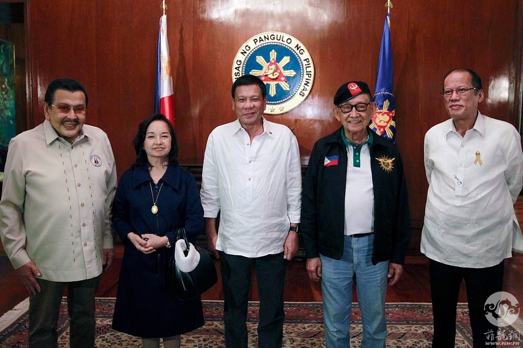 Rodrigo_Duterte_and_his_predecessors_(Ramos,_Estrada,_Arroyo_and_Aquino_III).jpg