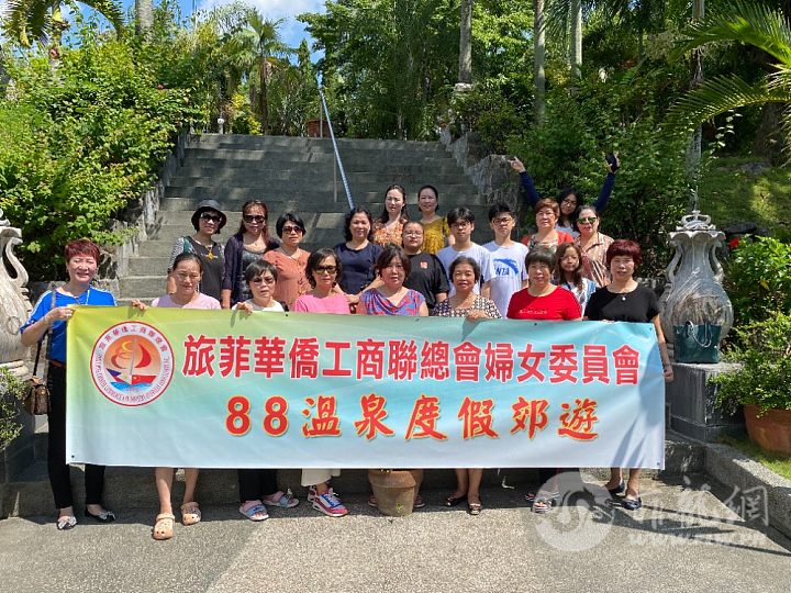 华侨工商联妇女委员会在88度假村合影。20220602.jpg
