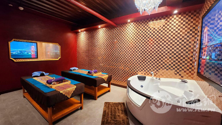 New-Private-Couple-Jacuzzi-Massage-Room-1-1536x865.jpg