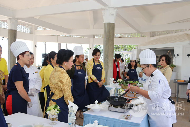thai-cooking-class-for-adsom-spouses-4_orig.jpg