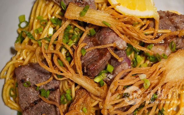 the-beef-bar-steak-steak-noodles-1728457793.jpg