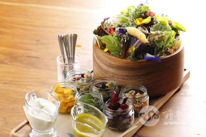 A-Big-Bowl-of-Salad.jpg