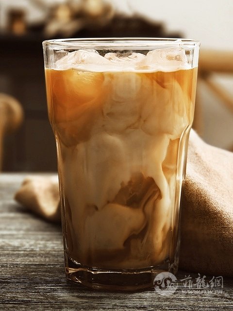 iced-coffee-with-coconut-milk-1.jpg