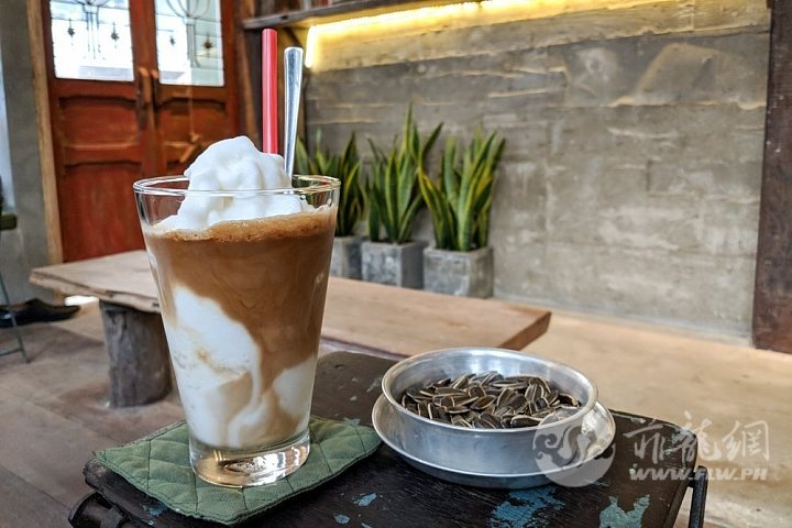 cong-caphe-coffee-shop-review-coconut-coffee-3.jpg