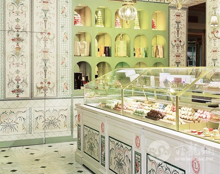 02151523-laduree-paris-royale-3_cover_900x710.jpg