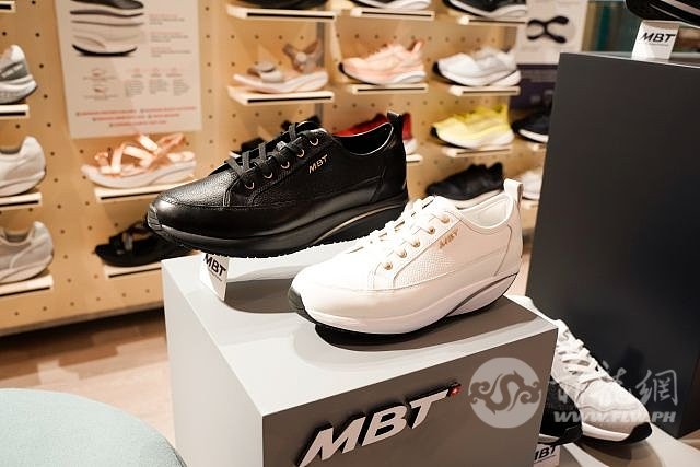 mbt-shoes-swiss-pop-up-close-up--1739932910.jpg