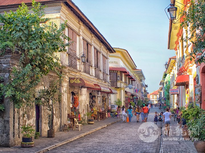 Calle_Crisologo,_Vigan,_Philippines_-_One_of_The_New_7_Wonder_Cities_of_The_World.jpg