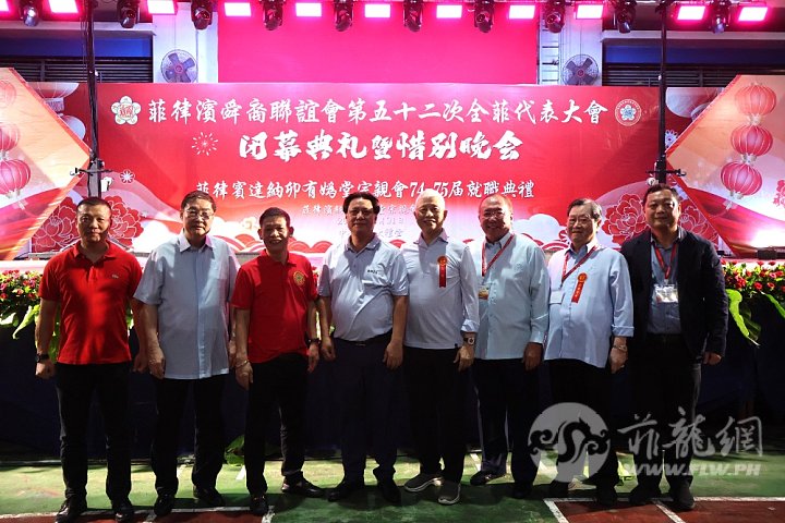 右起：陈万嘉、陈荣照、胡尔明、陈瑞林、陈兴艺、陈友成、陈凯复、陈辉平在庆典现场留影。.JPG