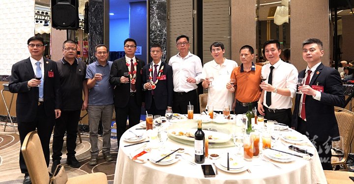 左起：丁劲榆、林友柒、林侨滨、丁劲樟、李鸿铭、丁清辉、林幼鹏、林天恩、吴宣恒、柯.jpg