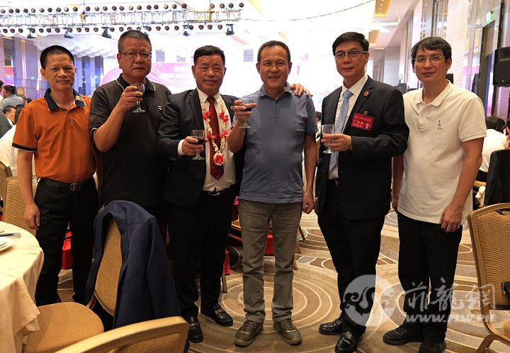 右起：林幼鹏、丁劲榆、林侨滨、林水真、林友柒、林天恩出席“各界”2025-2027年度职.jpg