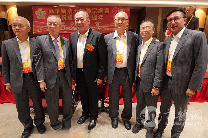 胡尔明与台北陈德星堂副董事长陈珍英、陈柏翰、陈湖平等人合影。.JPG