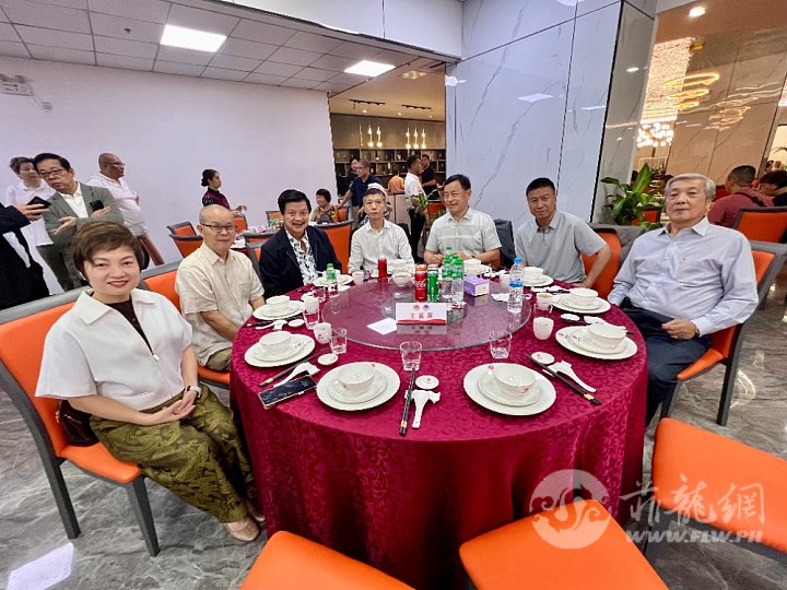 10.主宾席之一。右起：郭峥嵘、黄更新、林水真、李鸿铭、张伟廉、吴聪荣、李洪迎辉。2.jpg