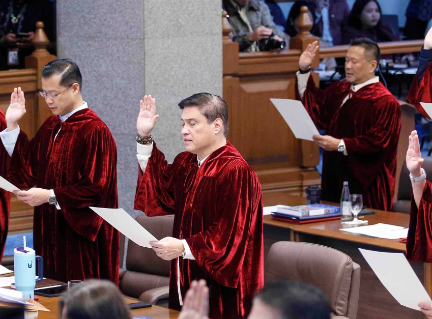 两名参议员加入马科斯阵营的少数派