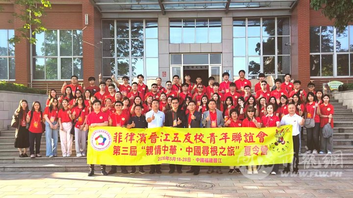8.合影于陈埭民族中学校史馆前。20260518.jpg