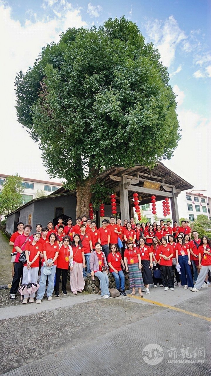 11.在永春斗香亭前留影。20260523.jpg