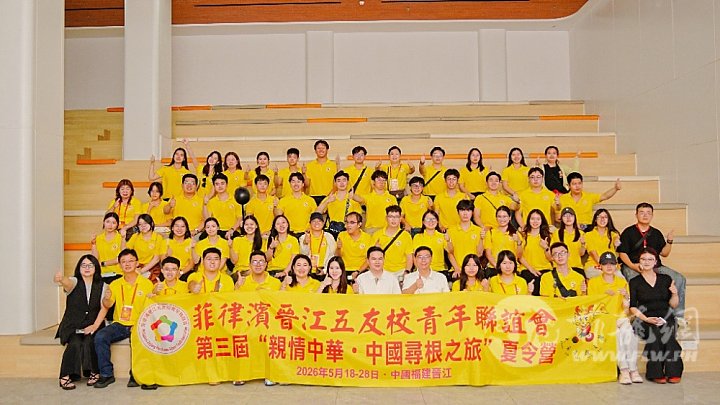3.营员在第二体育中心比赛场馆看台合影。20260526.jpg