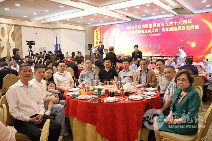 池店镇联乡总会部分领导出席朱倪宗亲会24届职员就职餐叙留影。右起：沈许丽容、吴金帛.jpg