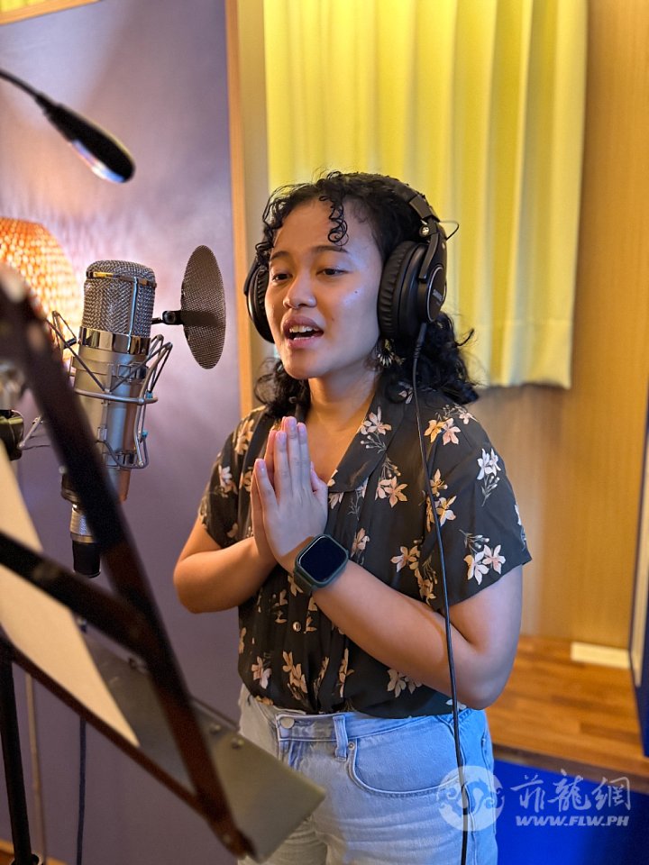 3）Claresa於錄音室01.jpg