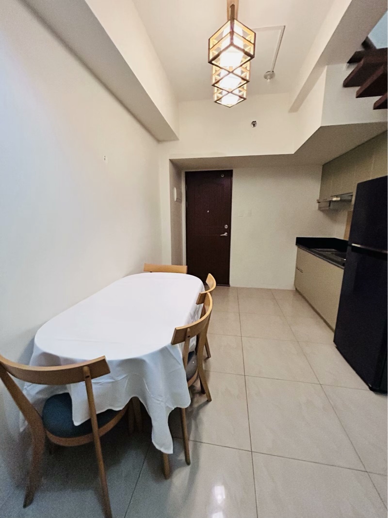 makati beacon 复式 大阳台 600万全包